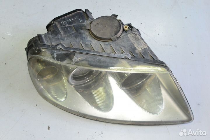 Фара передняя правая Volkswagen Touareg 1