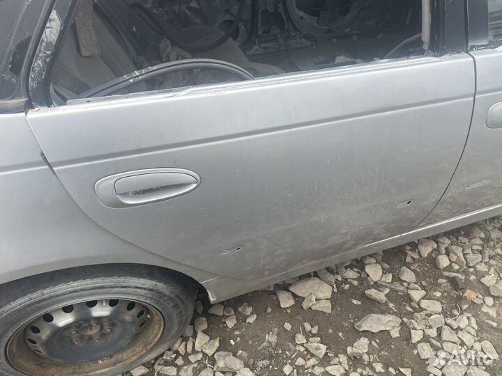 Toyota Avensis 1 Дверь задняя правая