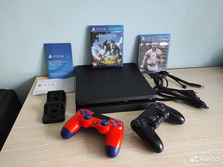 Sony playstation 4 slim /2 геймпада /Игры