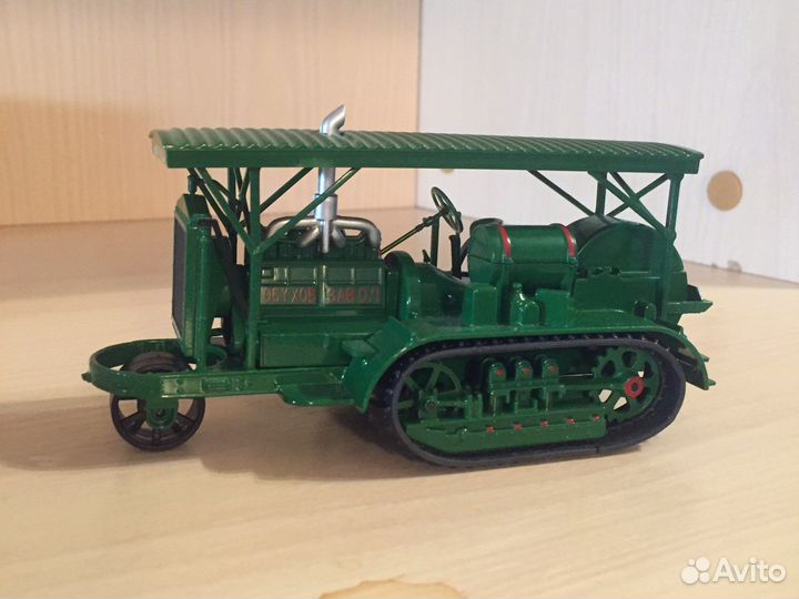 Модель трактора Holt (1:43)