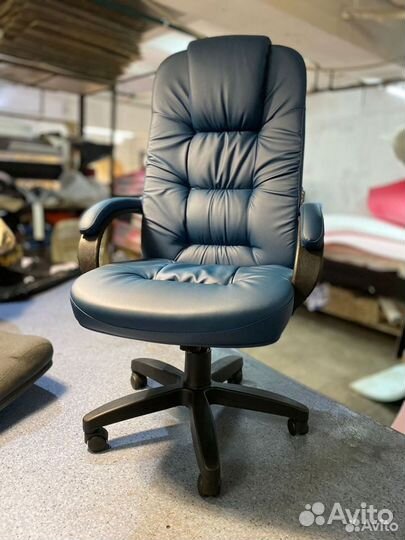 Офисное кресло