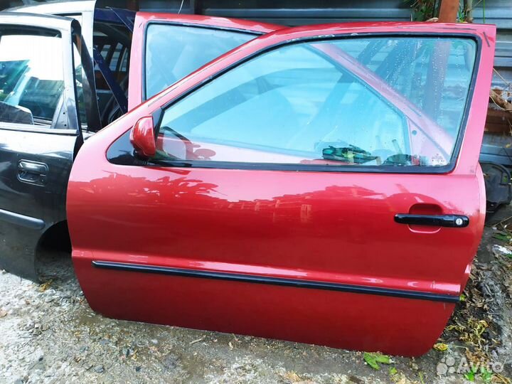 Дверь пер. лев. Volkswagen Polo 2000