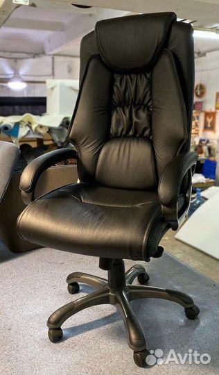 Офисное кресло