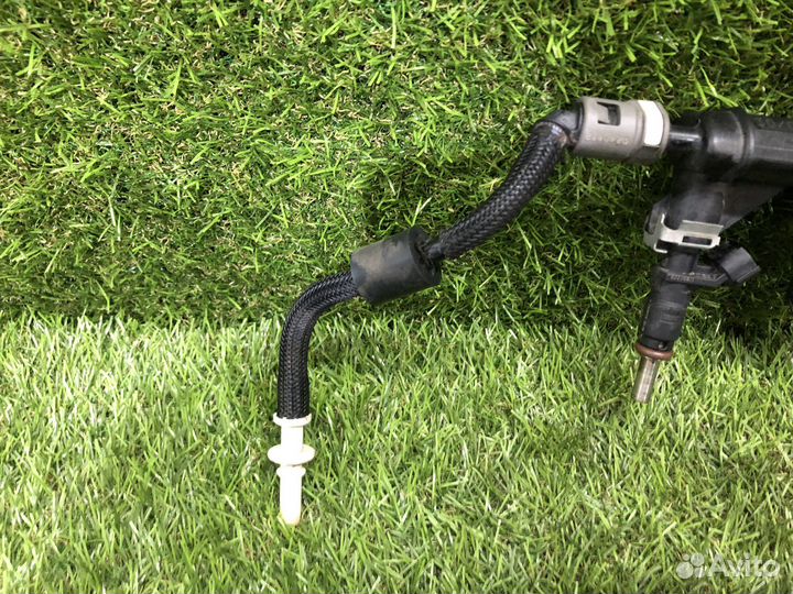 Топливная рампа с форсунками Peugeot 308