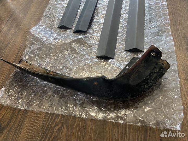 Молдинги caravan + элемент листвы Пер. Лев