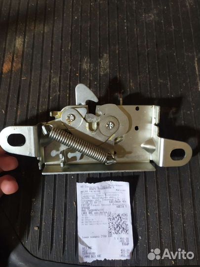 Замок капота Лада Гранта