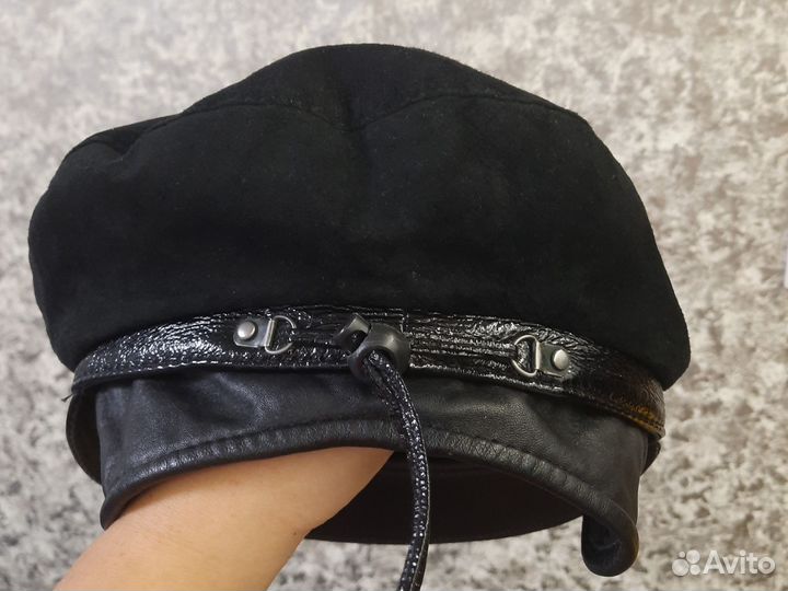 Кепка кожаная женская