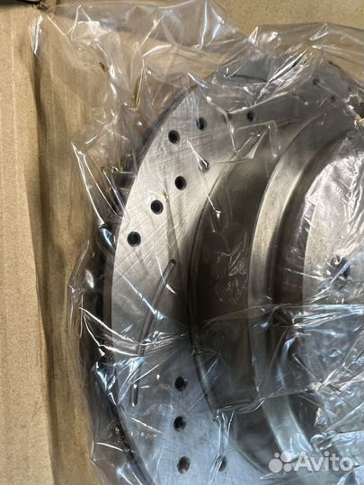 Тормозной диск задний перфорированный Паджеро 4