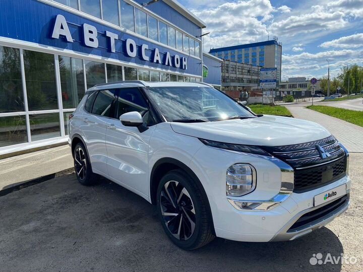 Mitsubishi Outlander 2.5 CVT, 2023, 15 км