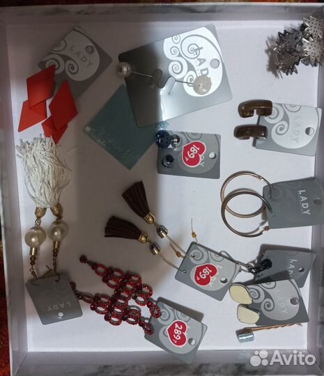 Много украшений-бижутерия пакетом