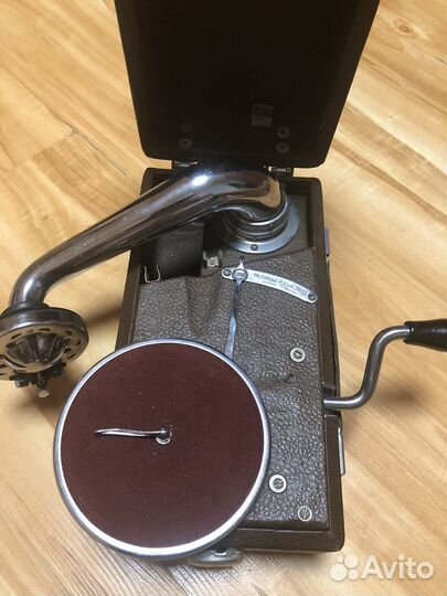 Старинный патефон Молотов