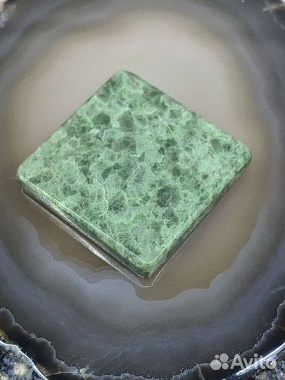 Образцы минералов, лабрадор, жадеит, скарн порода