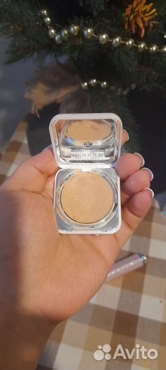 LA Mare the radiant concealer