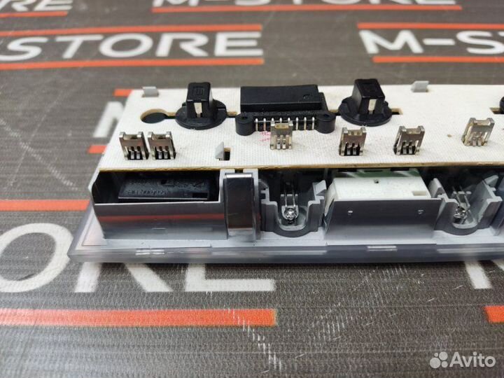 Плафон освещения Bmw 7-Series E66/65 N62B44A 2005