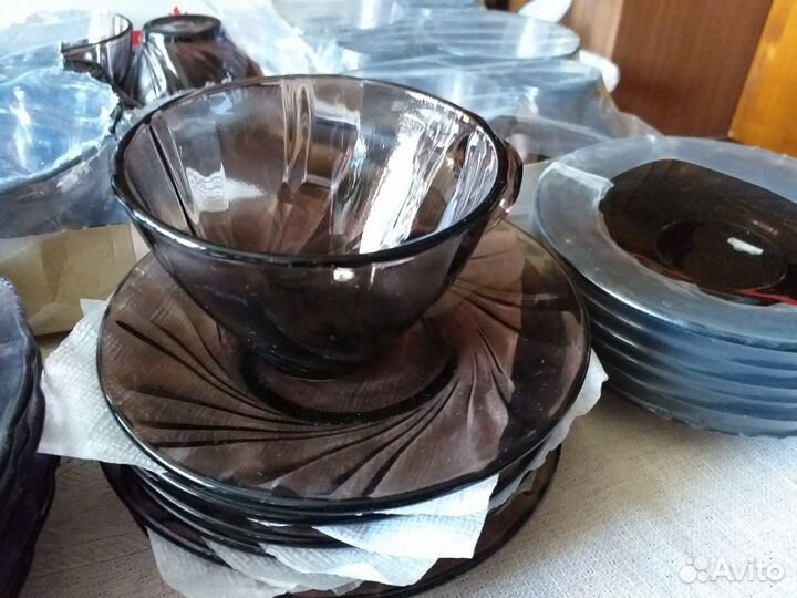 Набор черной стекляной посуды