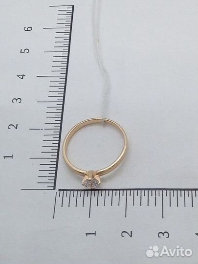 Кольцо с синтетическим камнем Золото