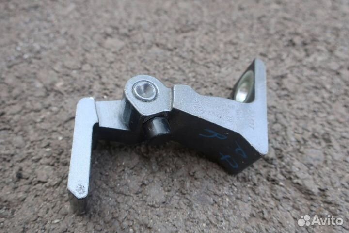 Петля двери задней правой нижняя 8K0831402B