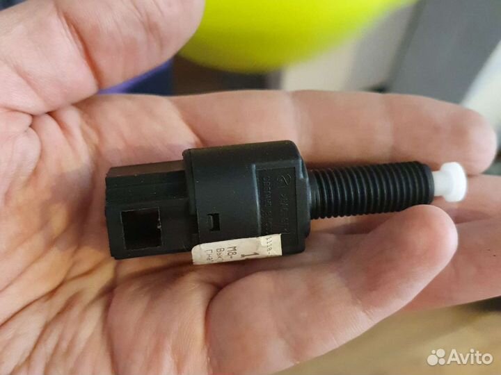 Датчик стоп сигнала Калина