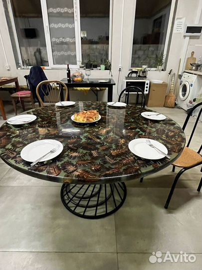 Стол ручной работы с шишками