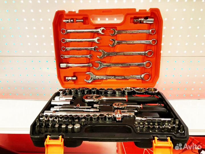 Набор инструментов автомобильный