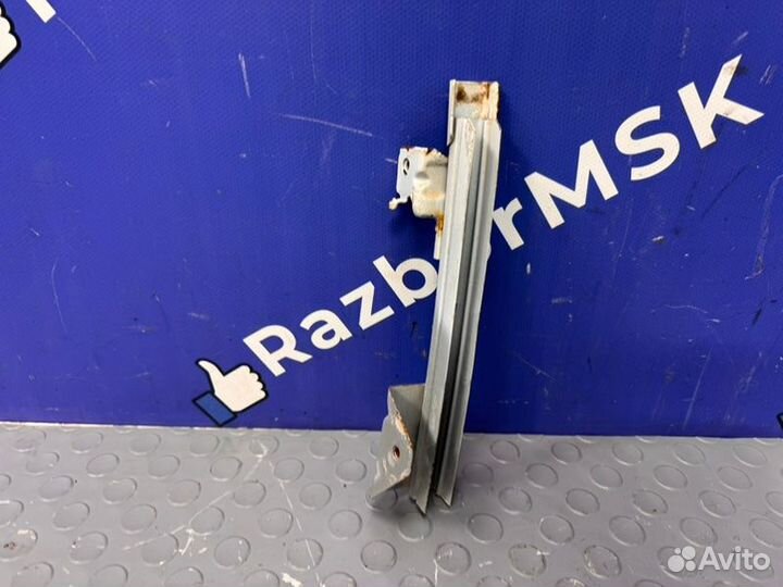 Направляющая стекла двери задняя левая Renault