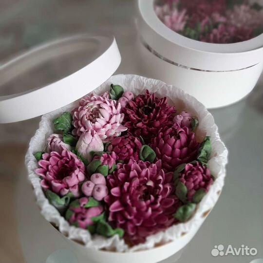 Подарочная коробка с зефирными цветами