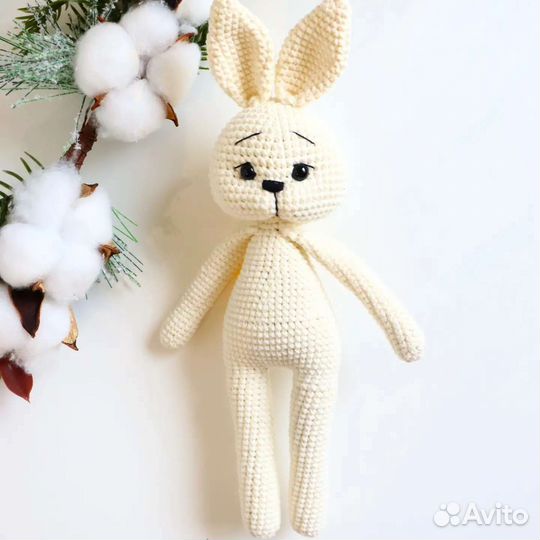 Вязаная игрушка зайчик