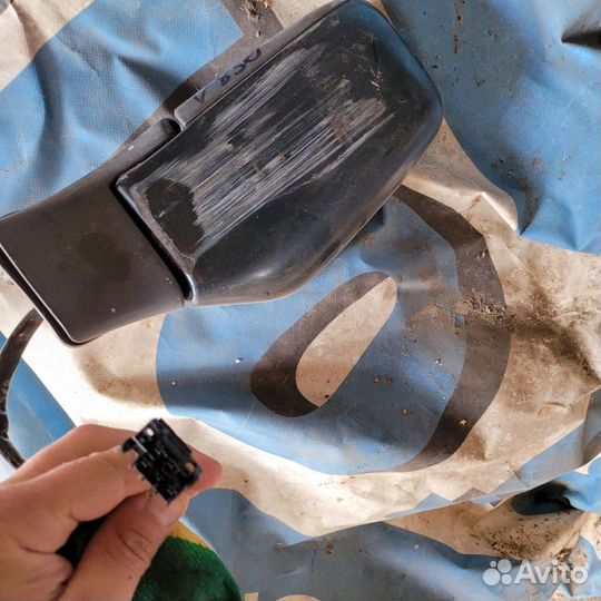 Зеркало боковое правое на вольво 850