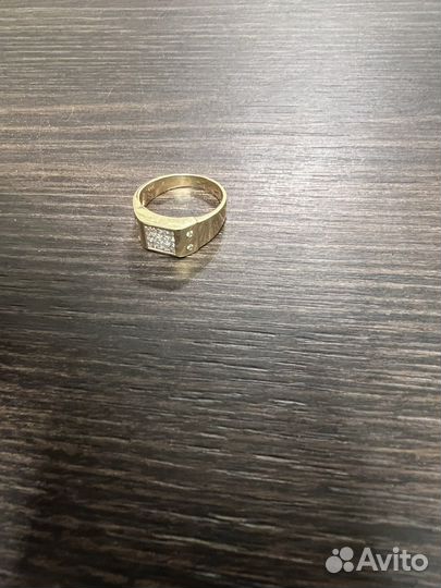 Мужской золотой перстень с бриллиантами