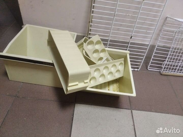 Для холодильника ящики,решётки