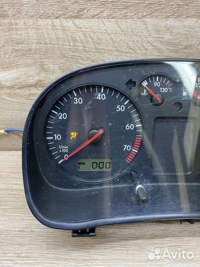 Панель приборов Volkswagen Golf 4 бензин 1121312