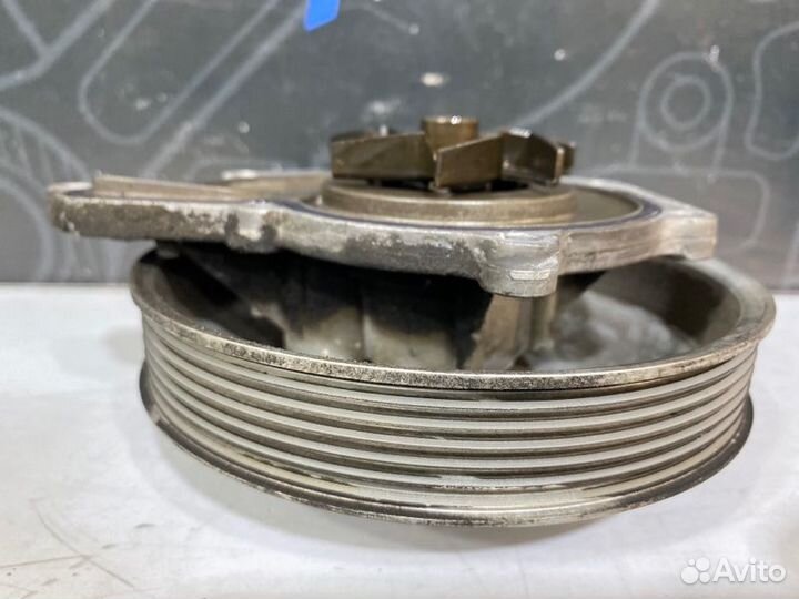 Помпа Audi A6 C6 BDW 2005