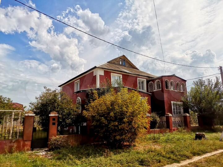 Дом 292,2 м² на участке 12,9 сот.