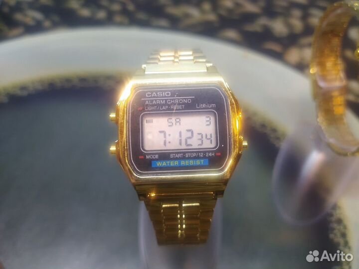 Часы casio. Золотистые