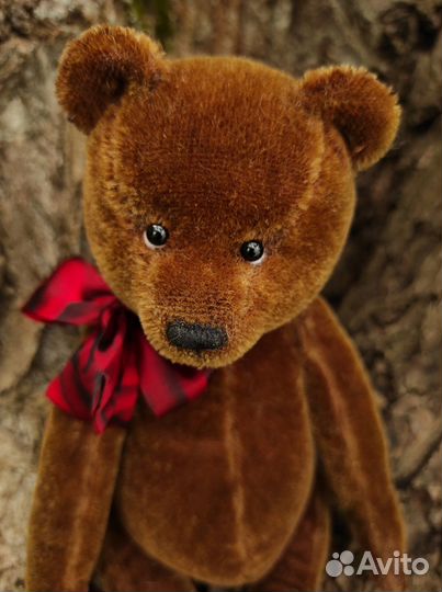 Мишка-тедди с красным бантом