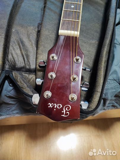 Акустическая гитара