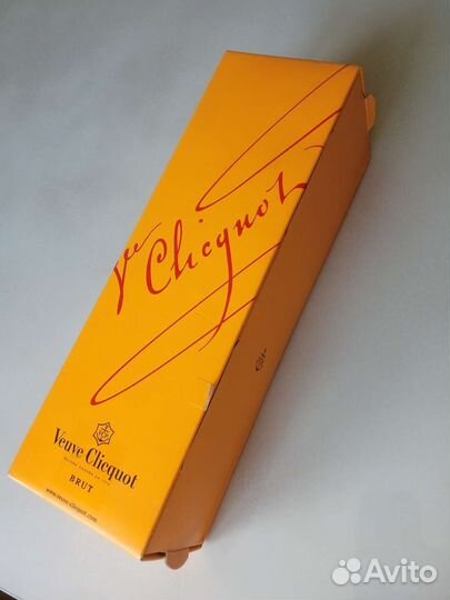 Коробка от шампанского Вдова Клико