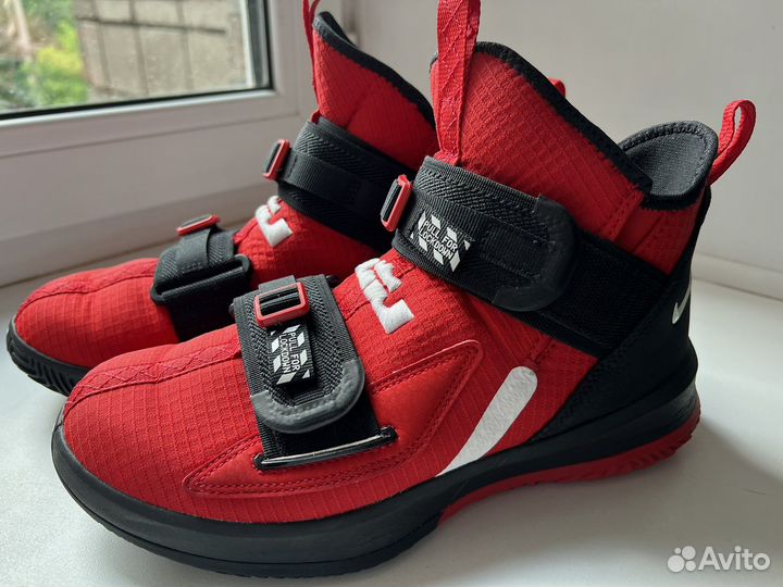 Женские Баскетбольные кроссовки Nike LeBron