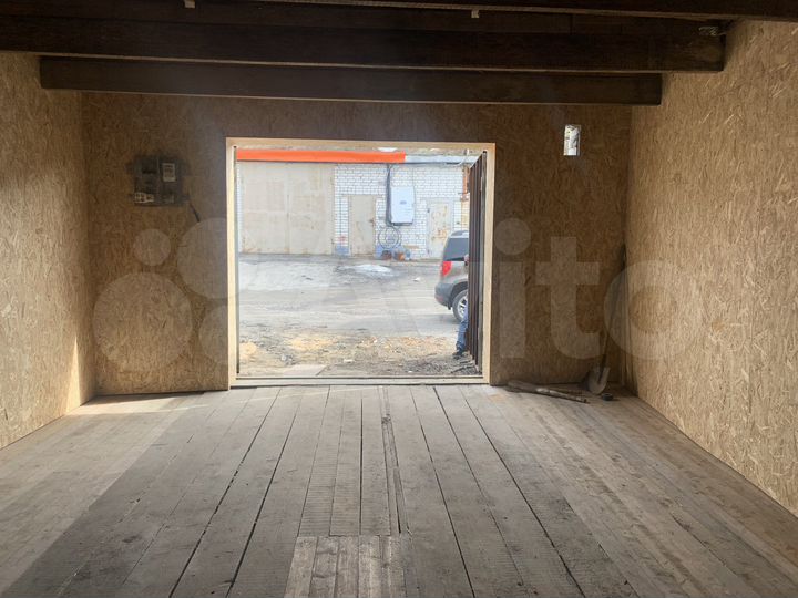 Гараж, > 30 м²