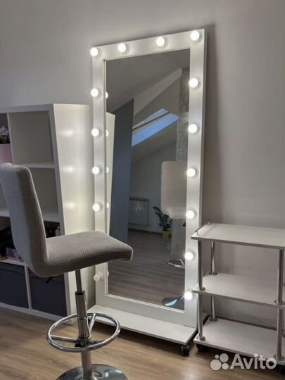 Зеркало напольное с подсветкой и колеса