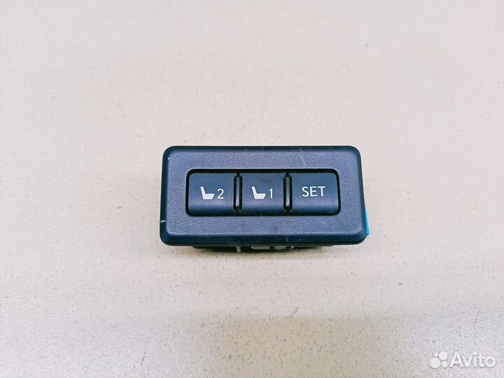 Кнопка многофункциональная RAV 4 2013