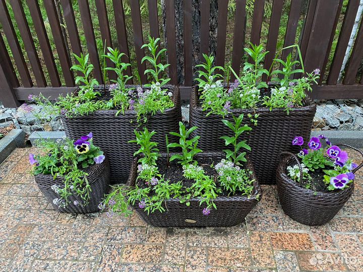 Кашпо из искусственного ротанга на заказ