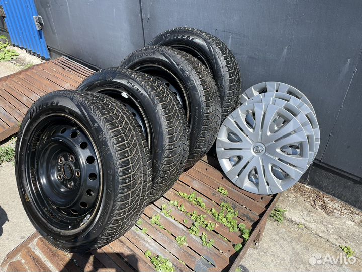 Продаю комплект колес на toyota corolla