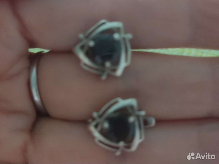 Серебряные серьги с гранатом