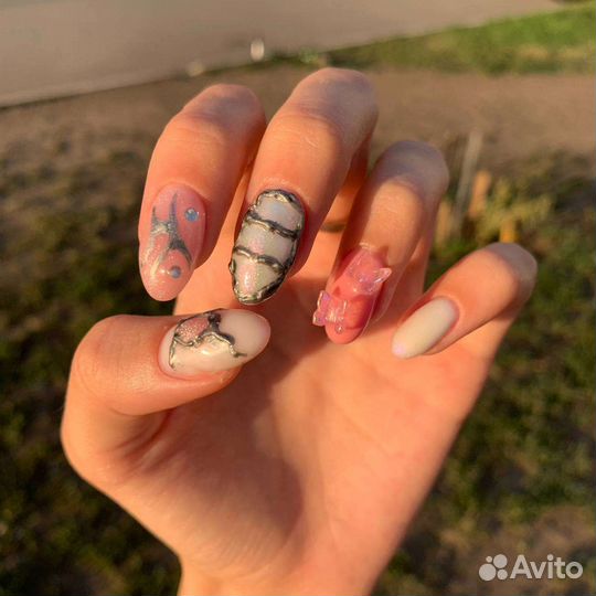 Маникюр в салоне