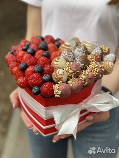 Букет клубники в коробке