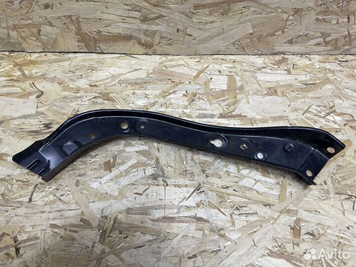 Суппорт фары правый Toyota Camry 50