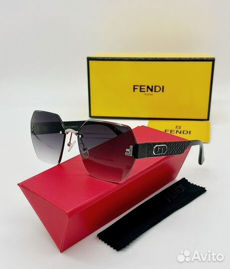 Солнцезащитные очки fendi