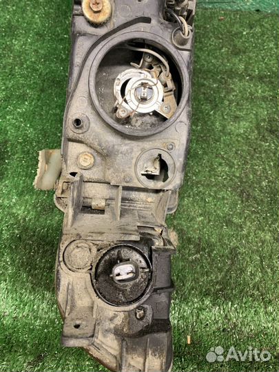 Фара Mitsubishi Galant передняя левая