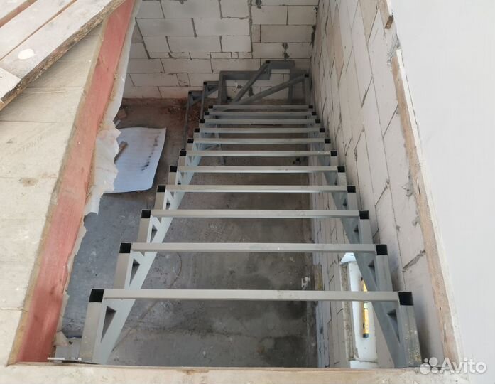 Металлокаркас Лестницы на Монокосоуре в Дом